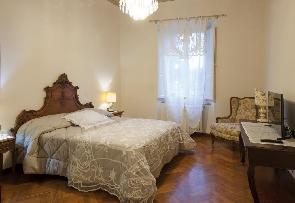 B&B Ester Пиза Стая снимка